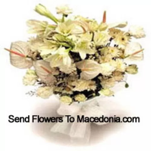 Bouquet de lys blancs, d'anthuriums blancs, de œillets blancs et de roses blanches avec des remplisseurs saisonniers